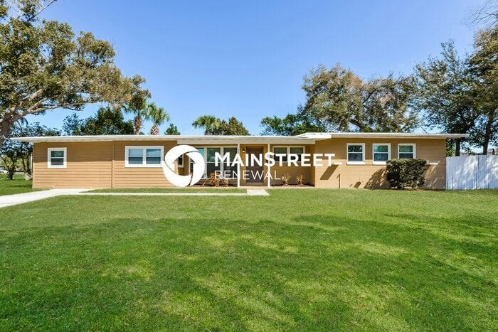 Foto principal - 3 Bedroom Pet-Friendly Home in Orlando, FL...