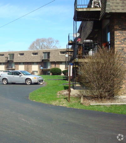 Building Photo - Deer Run Apartments