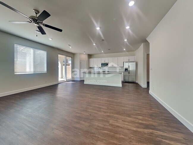 Foto del edificio - 8831 Crinkle Leaf Ave