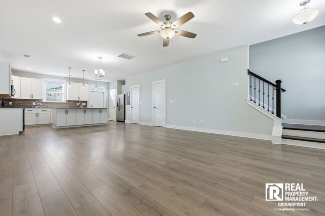 Foto del edificio - Oversized Kitchen + Prime Park Circle Location | 2BR Townhome