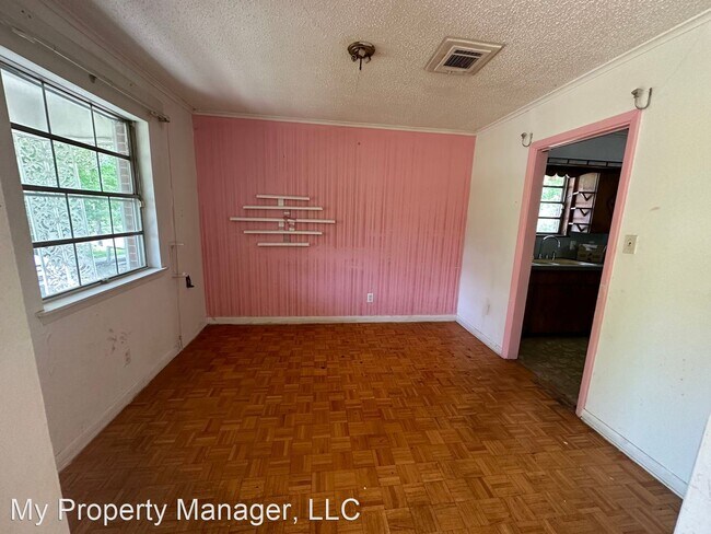 Foto del edificio - 3 br, 1.5 bath House - 959 Madison Avenue