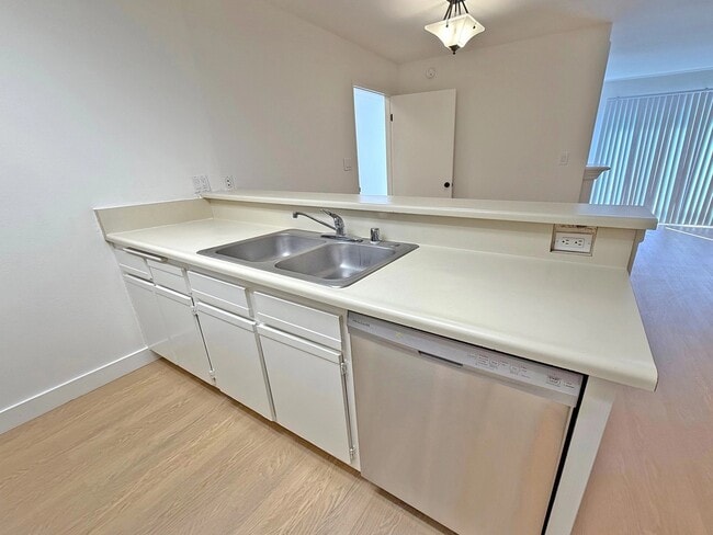 Foto del edificio - 1321 N Vista St