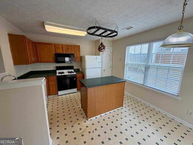 Foto del edificio - 235 Meadowridge Dr