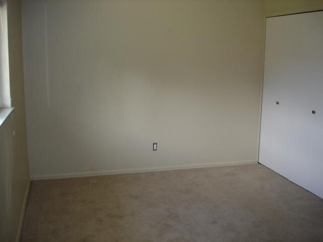 Foto del edificio - 3 Bed 1 Bath Near Peterson Rd