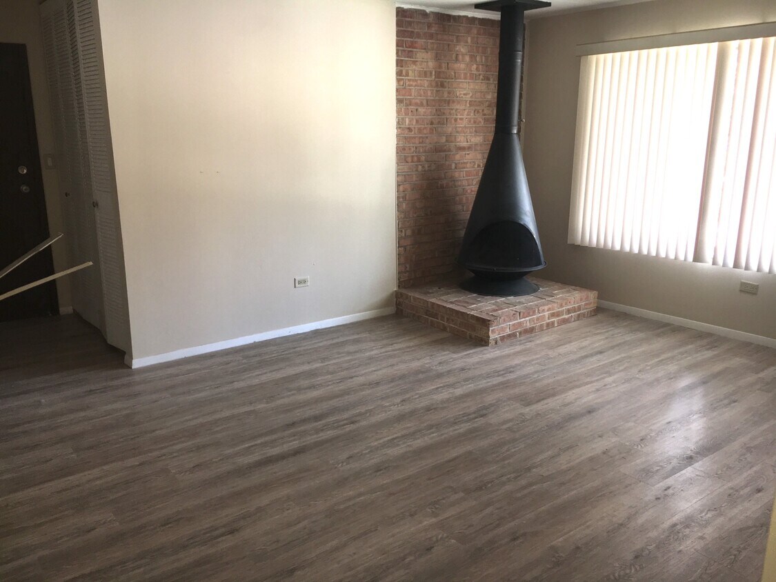 Living Room - 6181 Knoll Wood Rd