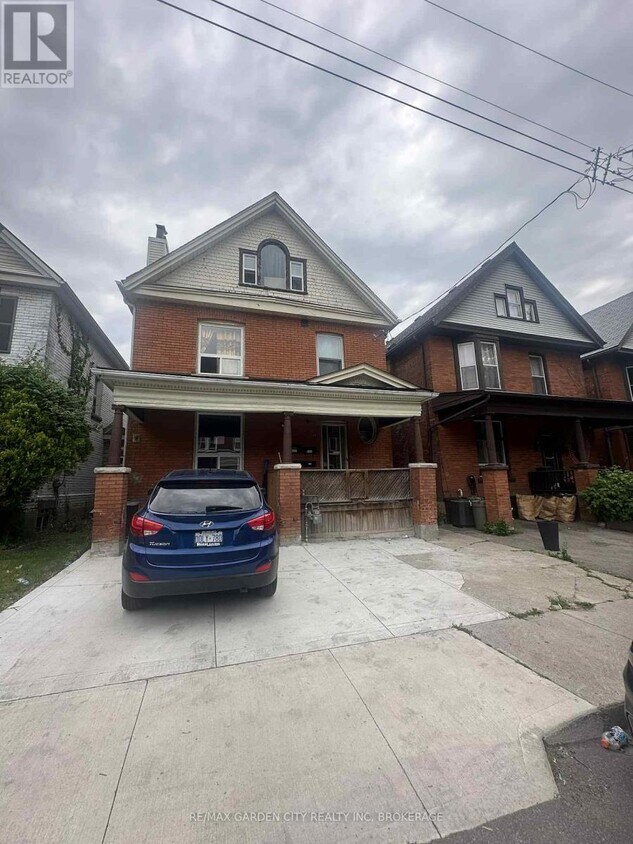 Primary Photo - 110-110 Myrtle Ave