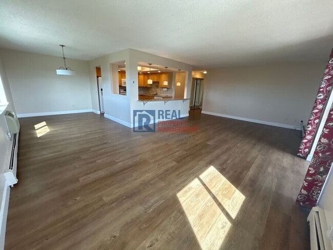 Building Photo - 13890 E Marina Dr