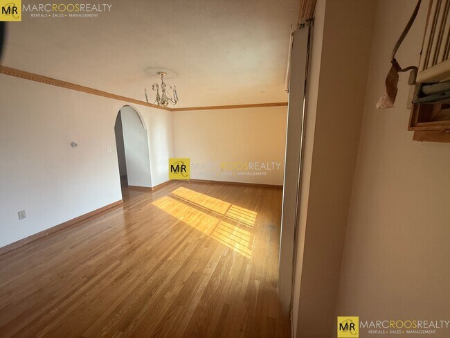 Foto del edificio - 1030 Bennington St
