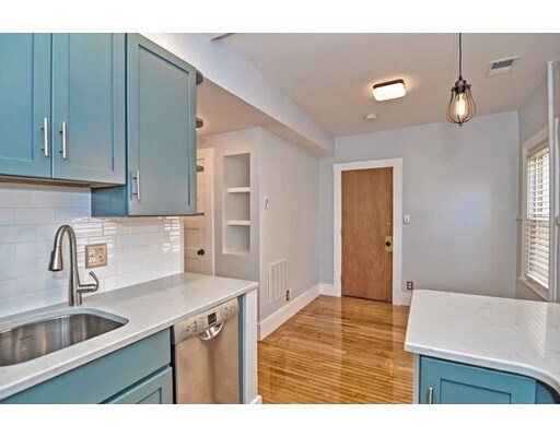 Foto principal - 67 Bonair St