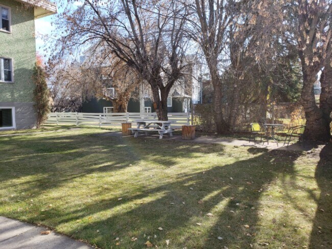 Photo du bâtiment - 0 Bed 0 Bath Unit in Red Deer, AB