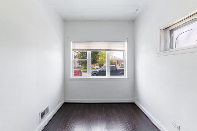 Building Photo - 3741 S 61st Ave