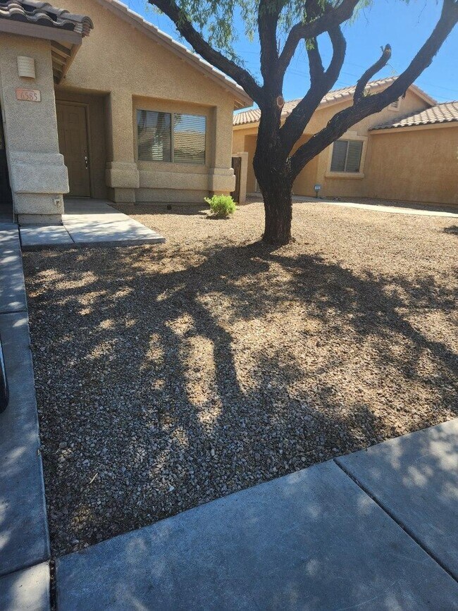 Building Photo - 6585 E Ladonna Ln