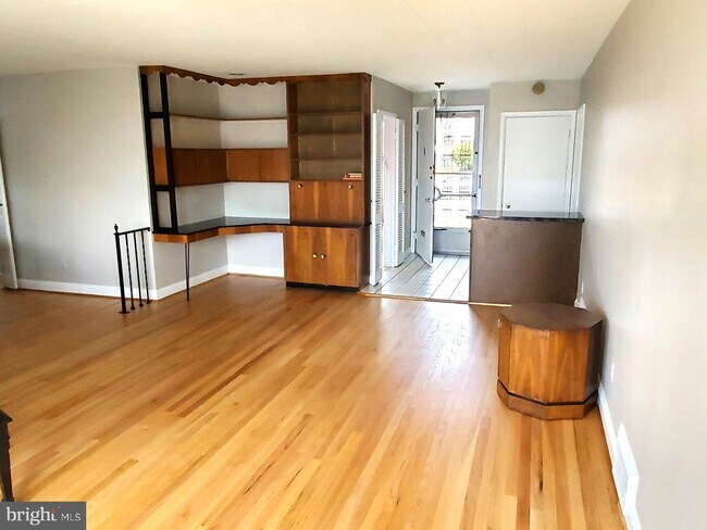 Building Photo - 3219 Northbrook Rd