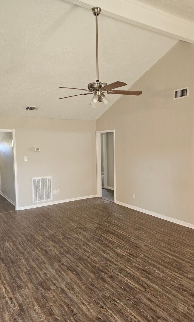 Foto del edificio - 13355 Lake Breeze Ln