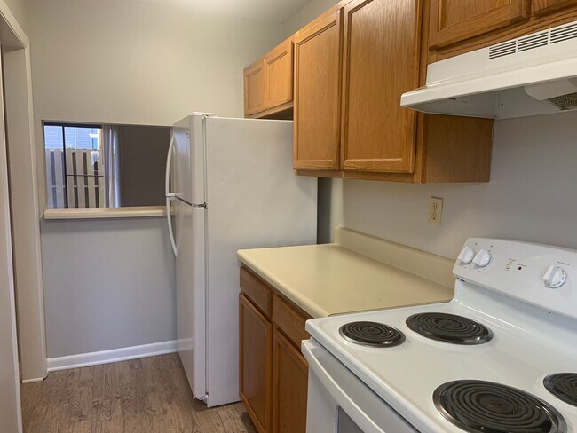 Foto del edificio - 3 BR/2 BA townhouse with neighborhood pool...