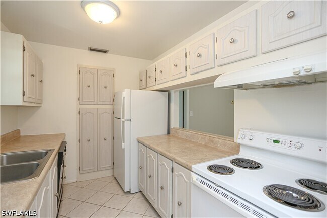 Foto del edificio - 221 Cypress Way E