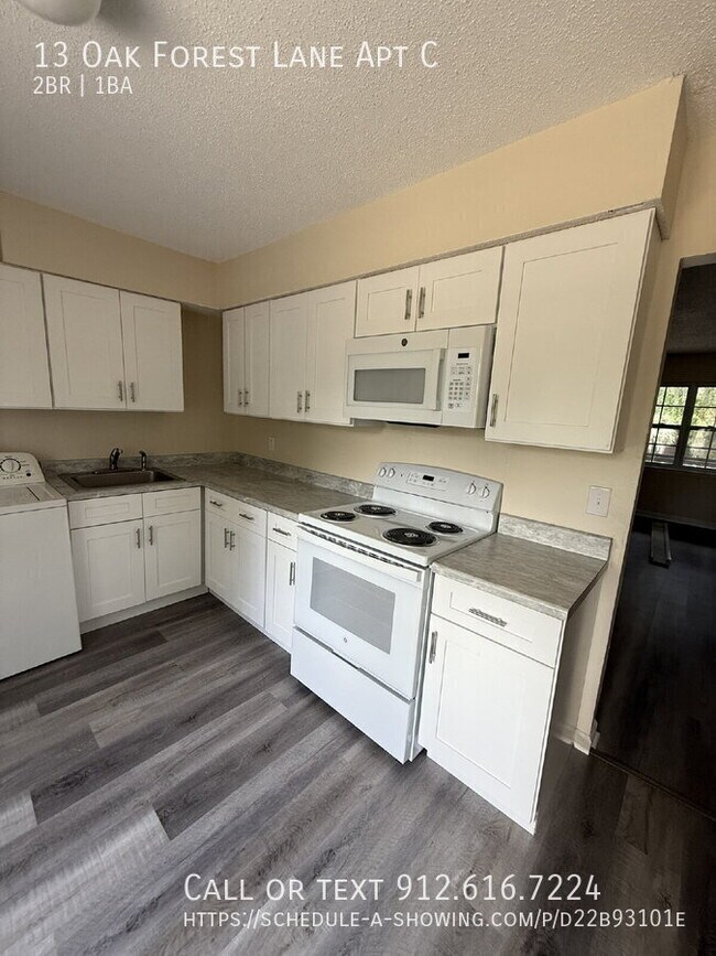 Building Photo - 13 Oak Forest Ln