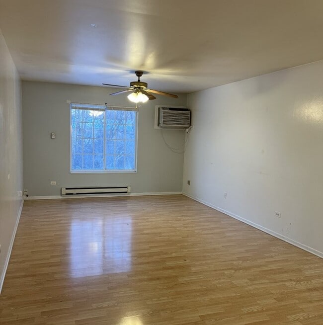 Building Photo - 653 Swan Dr