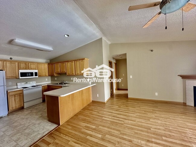 Building Photo - 5924 Sutton Pl