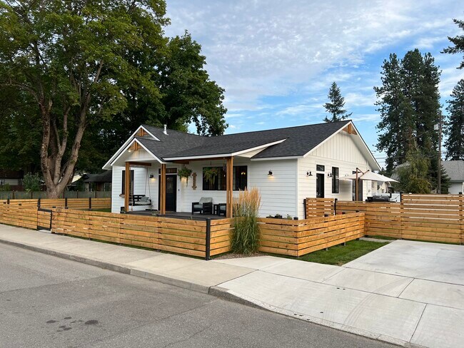 Building Photo - 1130 E Indiana Ave