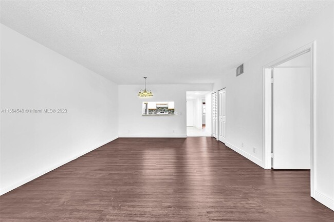 Building Photo - 1251 SW 125th Ave