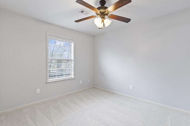 Building Photo - 824 Addison Court