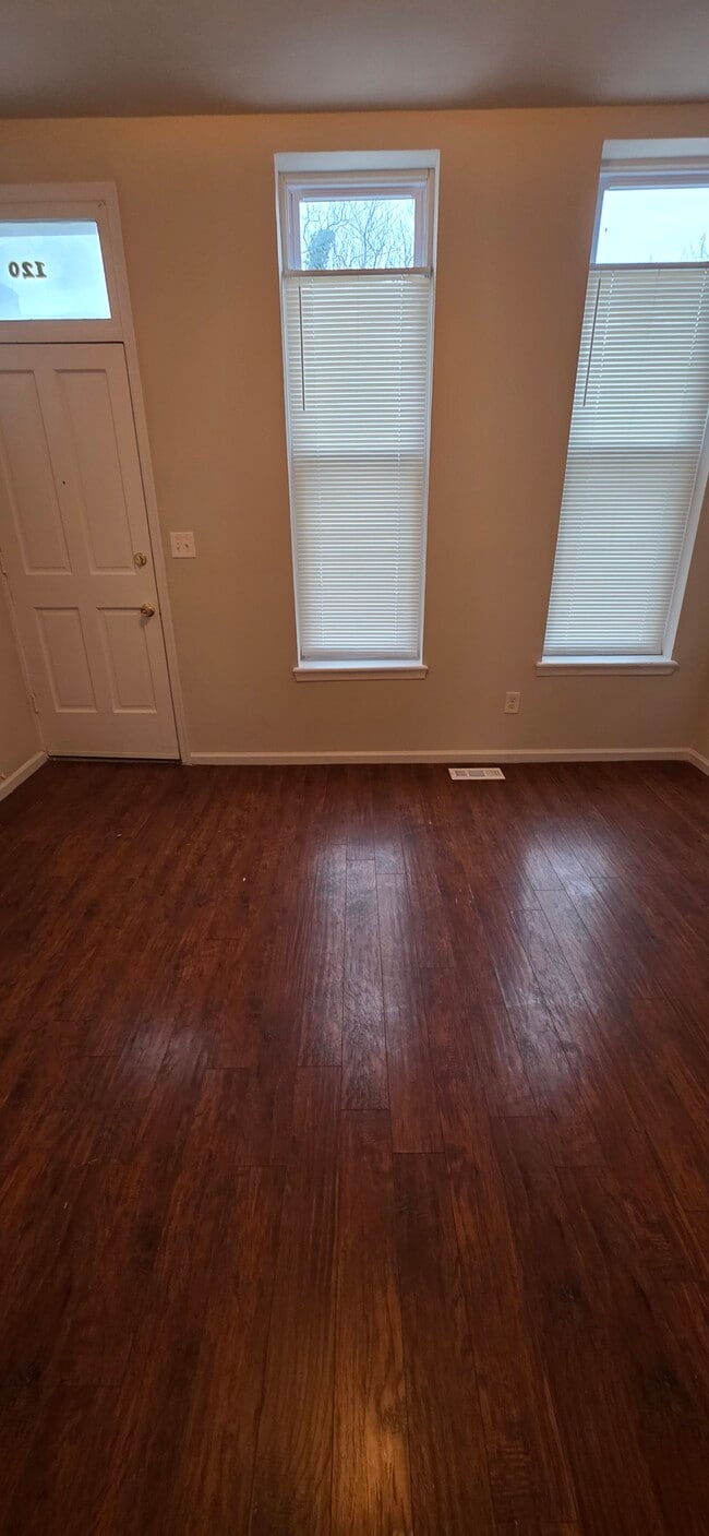 Foto del edificio - 120 S Mount St