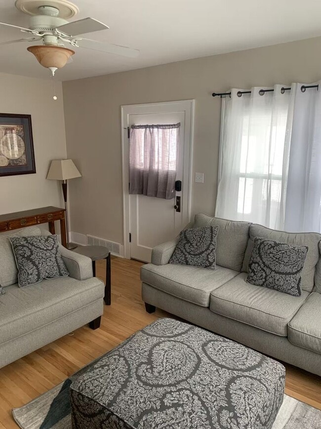 Foto del edificio - Spacious Benson Bungalow - 4BD 2B