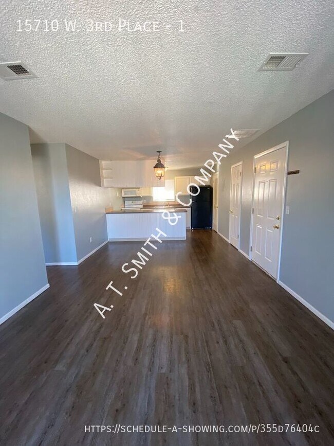 Building Photo - Located In Golden! Updated & Spacious Two ...