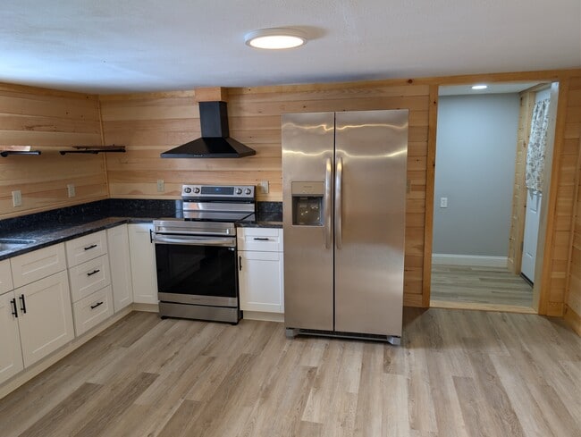 Stainless Appliances / Granite Countertops - 2213 Western Ave