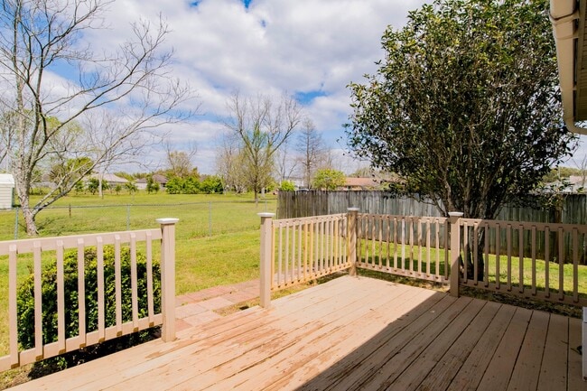 Building Photo - 3 bed 2 bath home off Creighton Rd