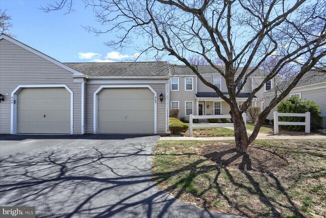 Building Photo - 905 Cambridge Ct