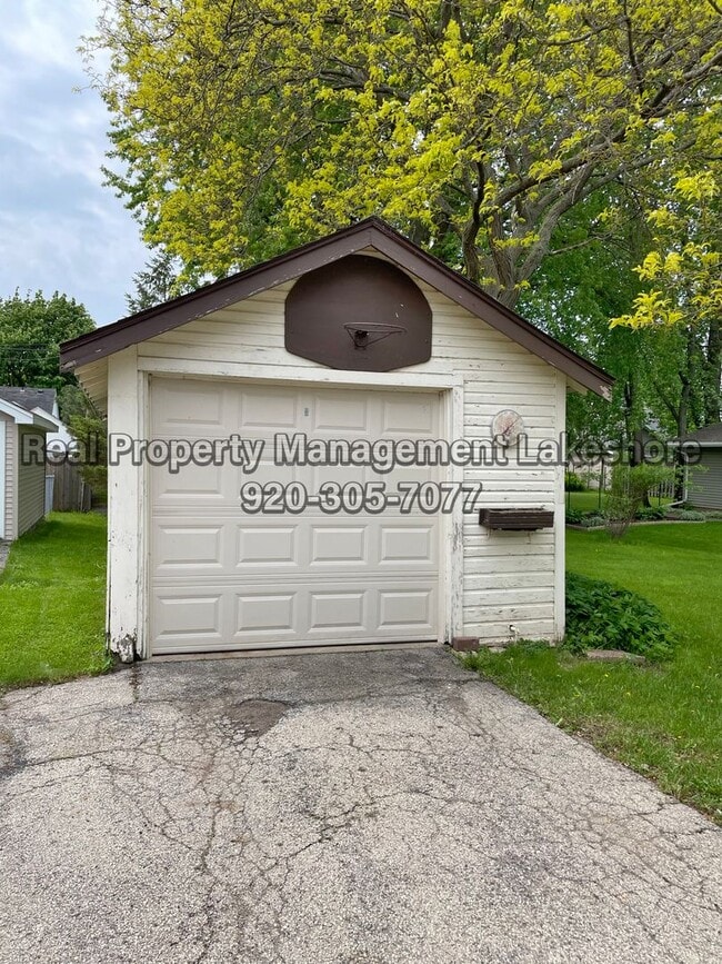 Building Photo - Cozy 2 Bedroom, 1 Bathroom House for Rent ...