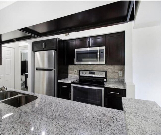 Building Photo - 9901 Westview Dr