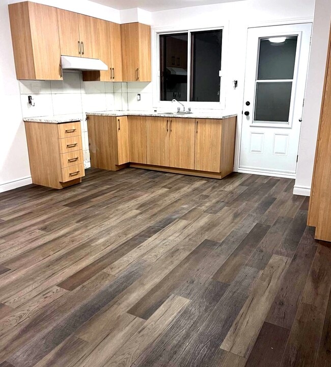 Building Photo - 7489 Av De Châteaubriand