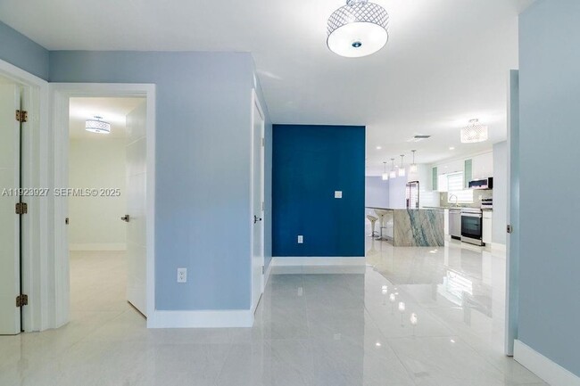 Building Photo - 3425 SW 69th Ave