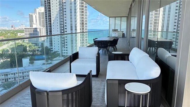 Foto del edificio - 18975 Collins Ave