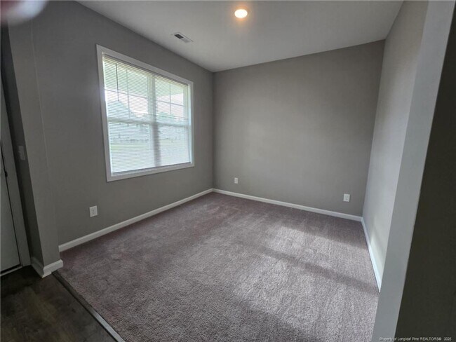Foto del edificio - 135 Cromwell Ct