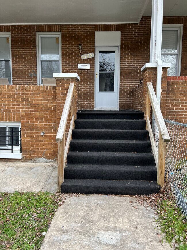 Pen Lucy Apartments for Rent with a Yard Baltimore, MD 3 Rentals