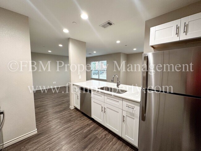 Building Photo - 1203 N Clay St