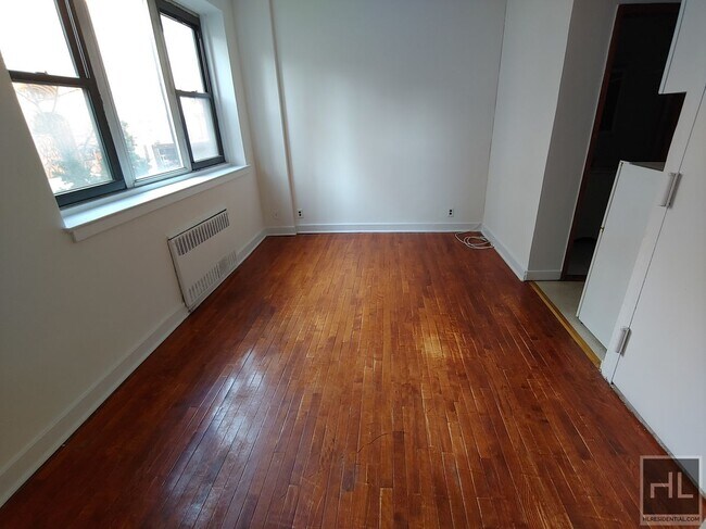 Foto del edificio - NO FEE Studio in Lenox Hill! Won't Stay on...