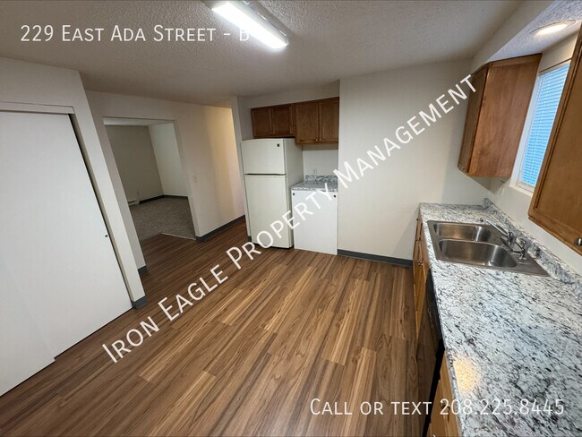 Foto del edificio - 229 E Ada St