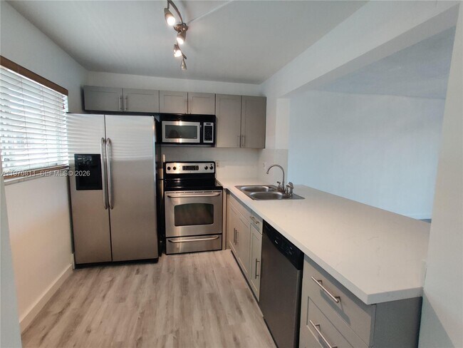 Foto del edificio - 17000 NW 67th Ave