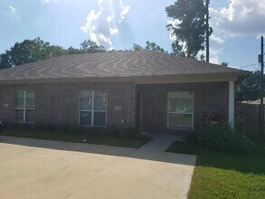 Building Photo - 105 Velvin Dr