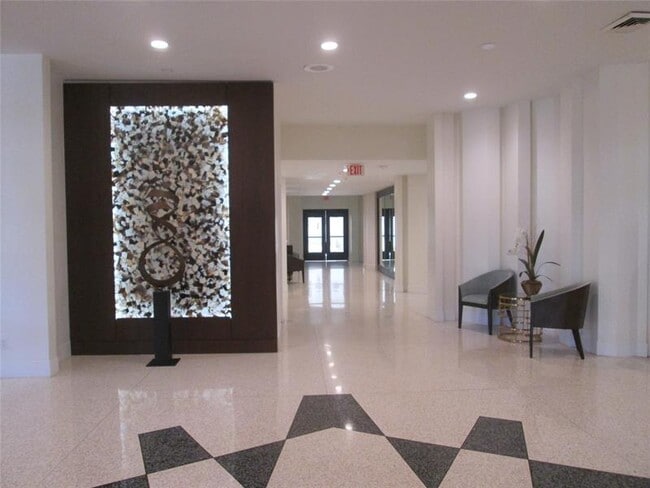 Building Photo - 2000 S Ocean Blvd