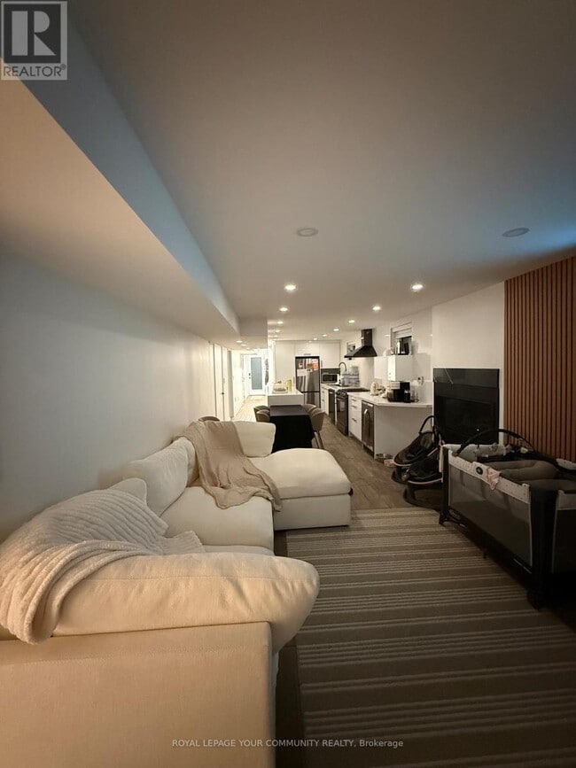 Building Photo - 89 Maplegrove Ave