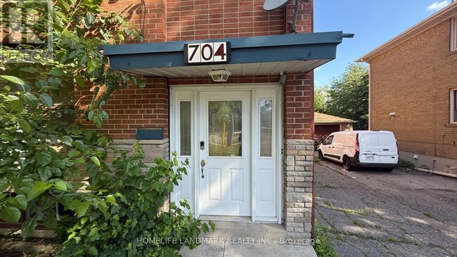 Building Photo - 704 Sheppard Ave E