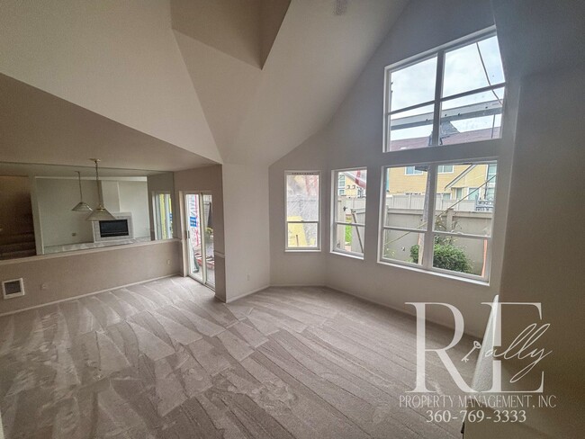 Foto del edificio - Spacious 3-Bed Condo with Vaulted Ceilings...