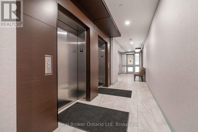 Photo du bâtiment - 80 9th St E