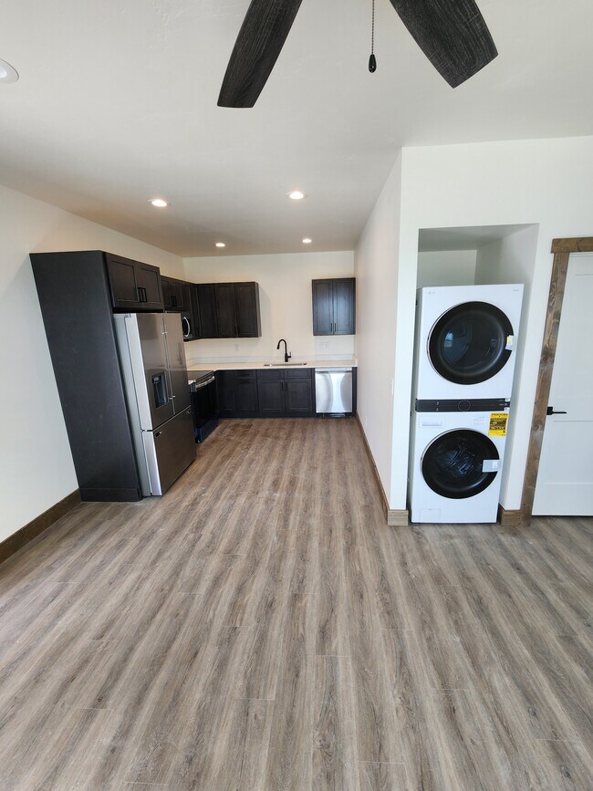 Foto del edificio - 215 E 5th S